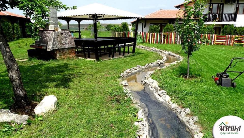 Petrevene Guest House Misha מראה חיצוני תמונה
