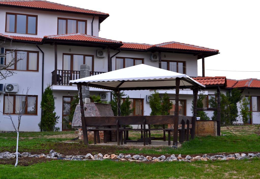 Petrevene Guest House Misha מראה חיצוני תמונה